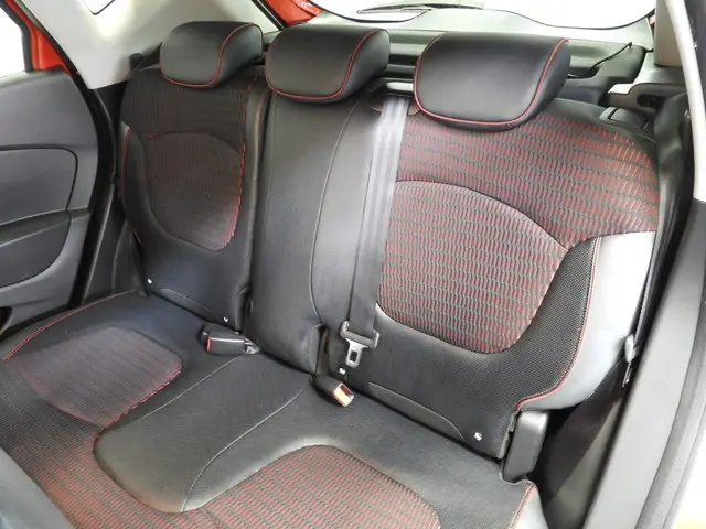 Renault Captur 1.2 TCe Aut. Helly Hansen 2014 Benzine 22