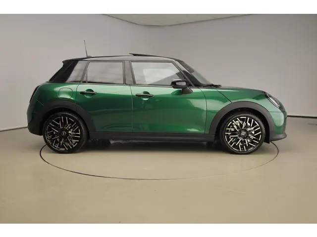 MINI 5-Deurs Cooper C 2024 Benzine 4