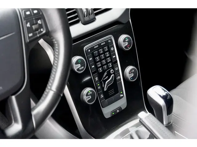 Volvo V40 2.0 T3 153 pk NORDIC BUSINESS 2018 Benzine 26