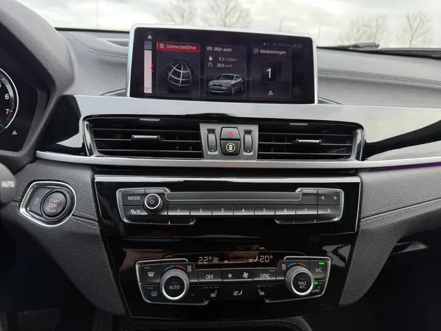 BMW X2 SDrive18i Executive 2022 Benzine 19