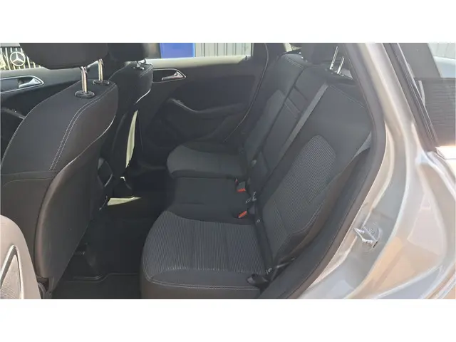 Mercedes-Benz B-Klasse 180 2015 Benzine 15