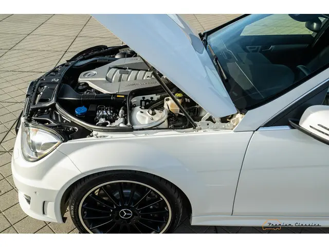 Mercedes-Benz C-Klasse C63 AMG Estate 2014 Benzine 37