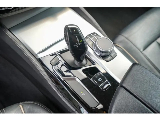 BMW 5 Serie Touring 520i Executive 2017 Benzine 15