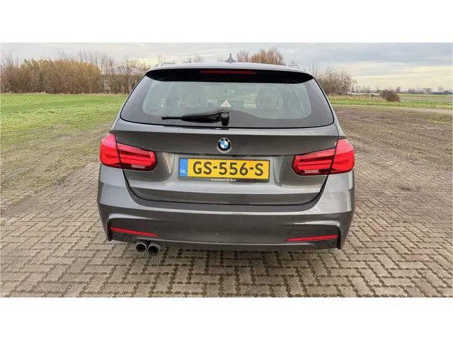 BMW 3 Serie Touring 330i xDrive M Sport 2015 Benzine 9