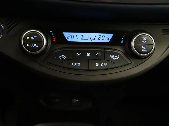 Toyota Yaris 1.5 Hybrid Bi-Tone 2018 Hybride Benzine 19