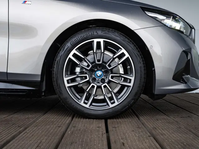 BMW 5 Serie Sedan 530e 2025 Hybride Benzine 6