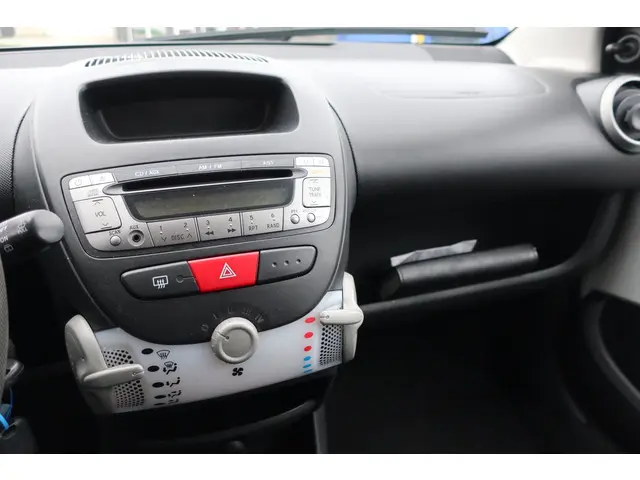 Toyota Aygo 1.0 VVT-i Access 2013 Benzine 10