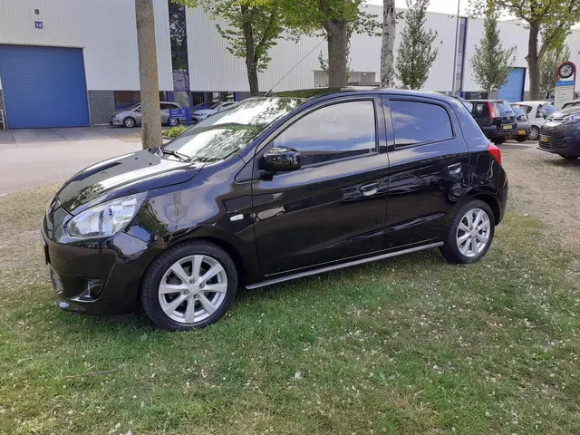 Mitsubishi Space Star 1.2 Intense+ *airco*5 drs* 2014 Benzine 3