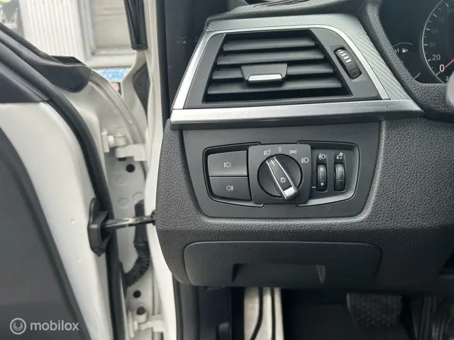 BMW 3 Serie 318i M Sport Edition 2018 Benzine 26