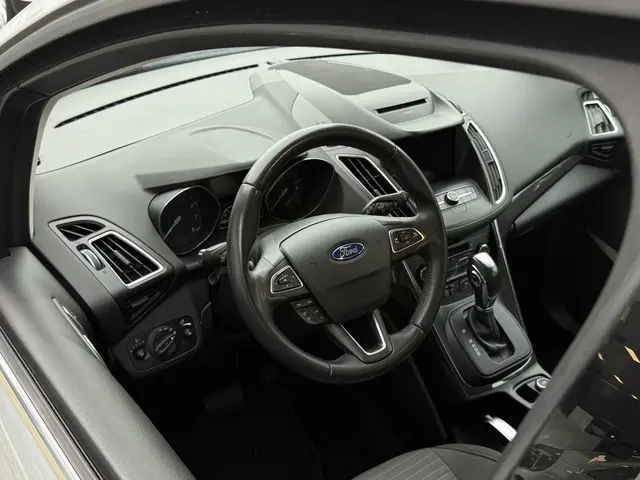 Ford C-MAX 1.5 Titanium 2018 Benzine 15