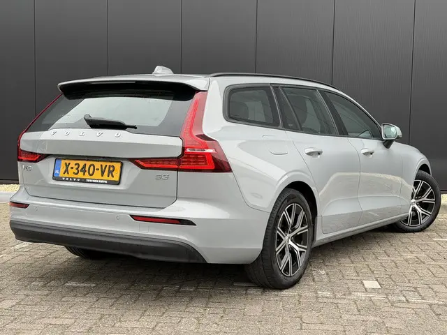 Volvo V60 2.0 B3 Essential Edition 2024 Benzine 4