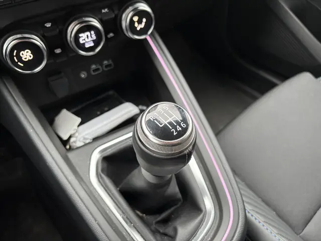 Renault Clio 1.0 TCe 90 GPF esprit Alpine 2024 Benzine 26