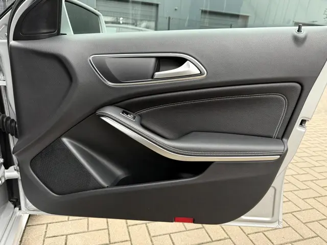 Mercedes-Benz A-Klasse 180 Ambition 2015 Benzine 18