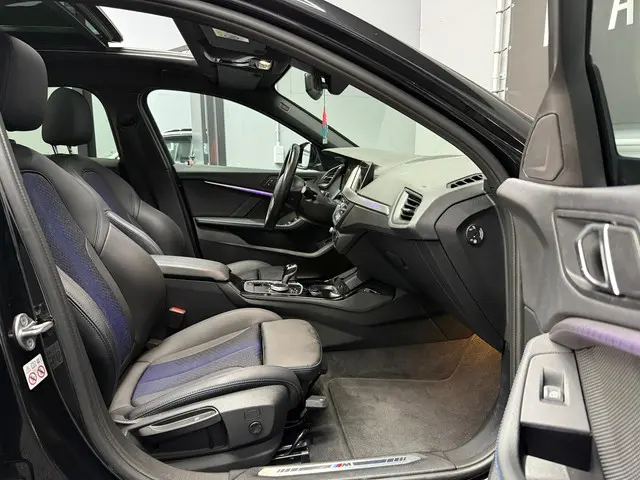 BMW 1 Serie 120i M-pakket 2023 2023 Benzine 8