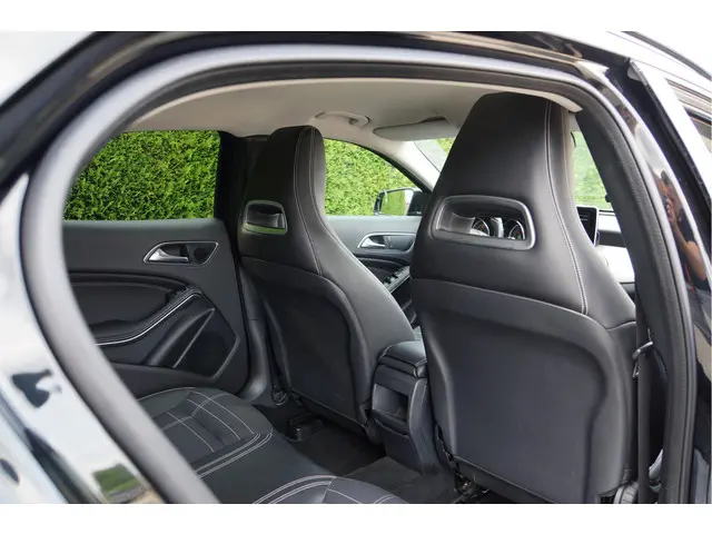 Mercedes-Benz GLA GLA 180 Ambition Night 2016 Benzine 39
