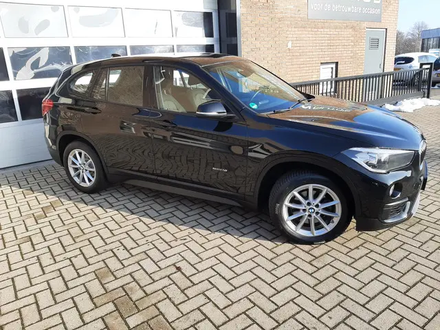 BMW X1 sDrive18i Executive 2017 Benzine 34