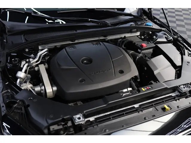 Volvo V60 2.0 T5 Momentum | 2018 Benzine 25