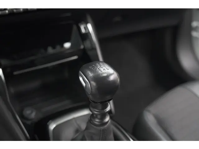 Peugeot 2008 PureTech 102 Allure Pack 2023 Benzine 52