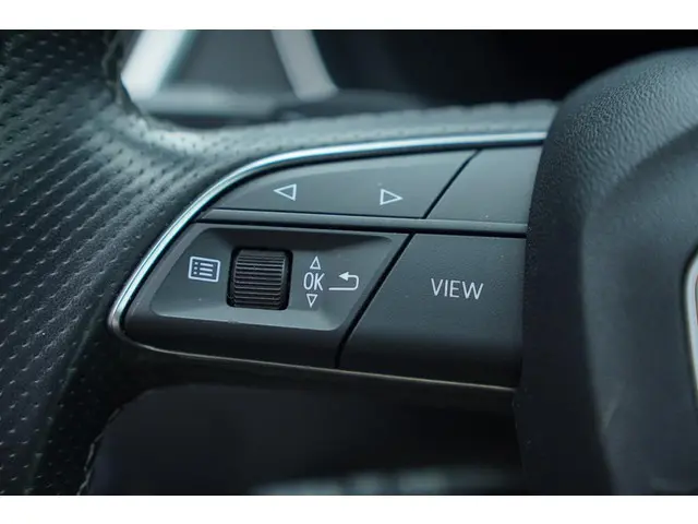 Audi Q5 50 TFSI e S edition 2021 Hybride Benzine 43