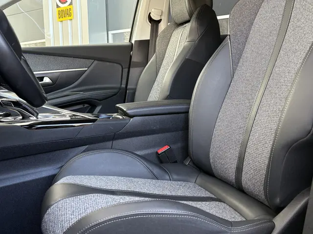 Peugeot 3008 1.6 PureTech Allure Automaat 2018 Benzine 10