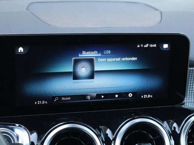 Mercedes-Benz GLB 180 Luxury Line 2023 Benzine 23