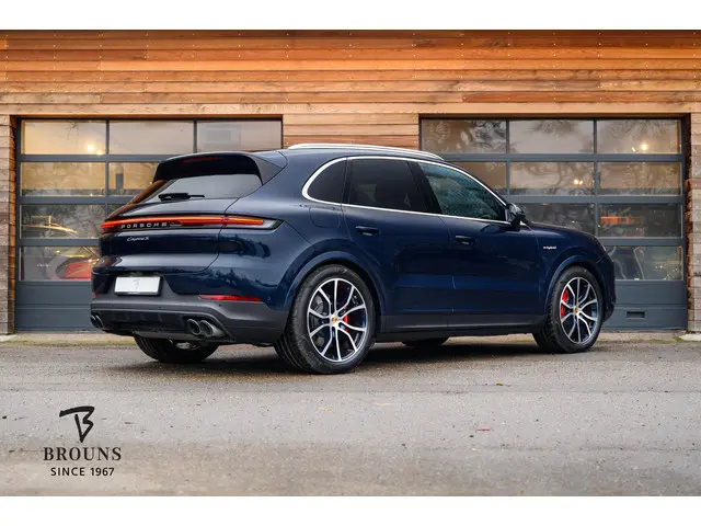 Porsche Cayenne S E-Hybrid 2024 Hybride Benzine 3