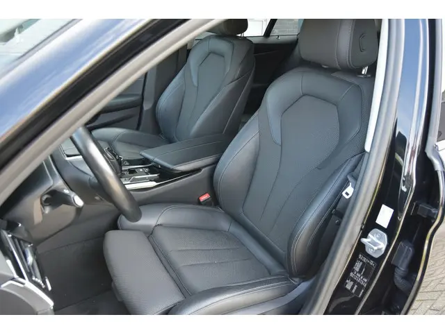 BMW 5 Serie Touring 520i Executive 2018 Benzine 9