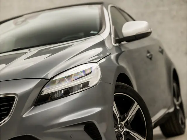 Volvo V40 2.0 T4 R-Design Sport 2018 Benzine 16