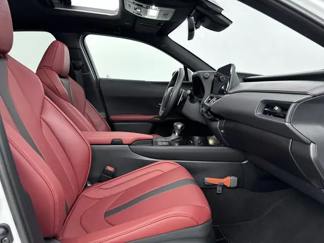 Lexus UX 250h F Sport Line 2024 Hybride Benzine 22