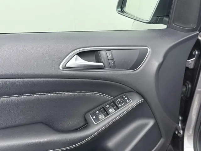 Mercedes-Benz B-Klasse 180 CDI Urban 2015 Diesel 11