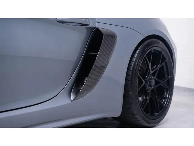 Porsche 718 Spyder RS 2024 Benzine 32