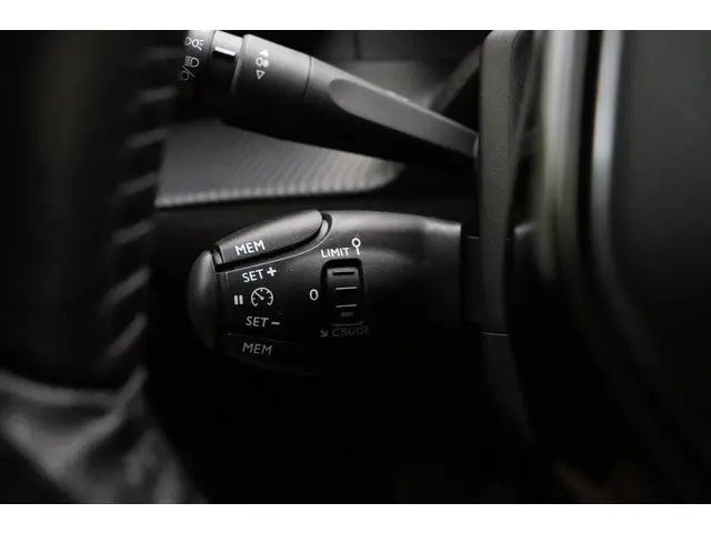 Peugeot 2008 1.2 PureTech Allure 2020 Benzine 27