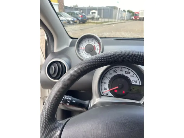Peugeot 107 1.0 Active 2012 Benzine 14