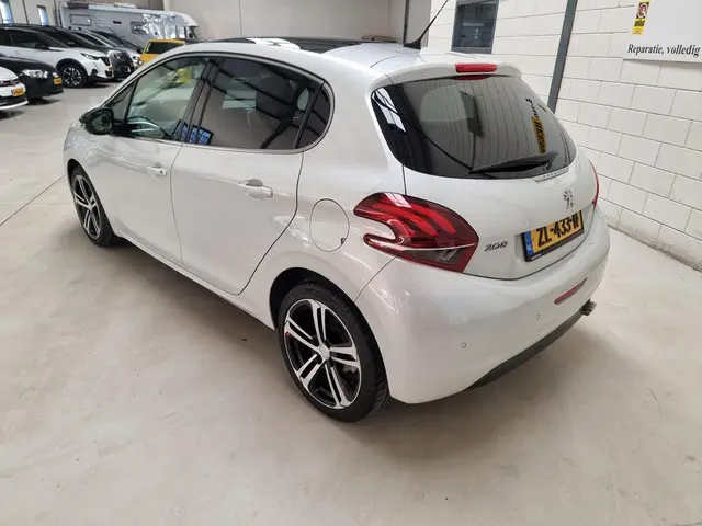 Peugeot 208 1.2 PureTech GT-Line 2019 Benzine 8