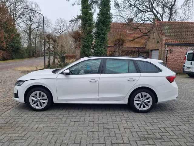 Škoda Octavia Combi 1.5 TSI MHEV Bns.E.P 2025 Benzine 2