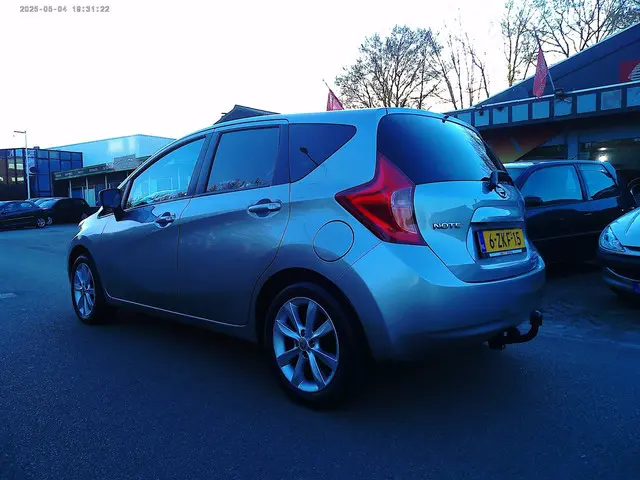 Nissan Note 1.2 DIG-S Tekna ( NAVI +Airco ) 2015 Benzine 4