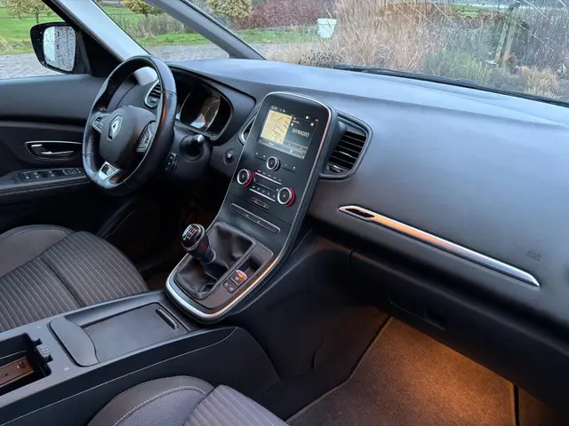 Renault Scénic 1.2 TCe Zen, 2017 Benzine 9