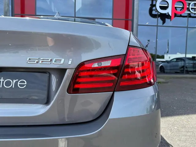 BMW 5 Serie 520i Luxury Edition 2016 Benzine 7