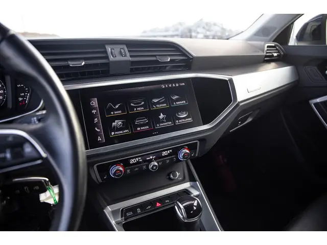 Audi Q3 45 TFSI e edition 2021 Hybride Benzine 50