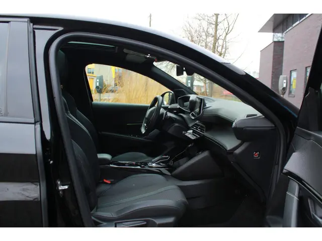 Peugeot 208 1.2 PureTech GT-Line 2020 Benzine 13