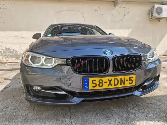 BMW 3 Serie 328i Executive 2012 Benzine 13