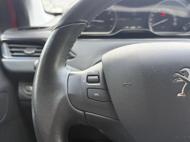 Peugeot 208 1.2 PureTech Signature 2019 Benzine 17