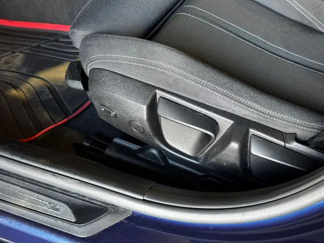 BMW 3 Serie 318i Executive 2017 Benzine 20