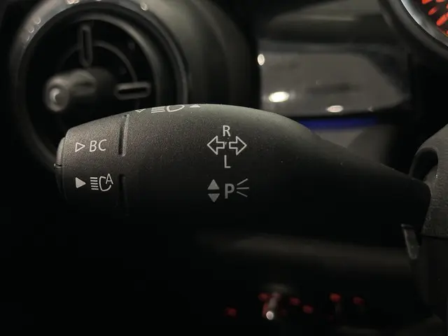 MINI Cooper Mini 1.5 Camden Edition 2023 Benzine 32