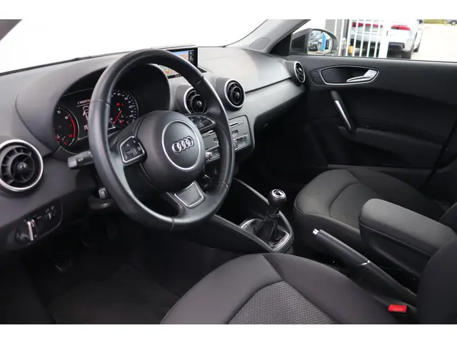 Audi A1 Sportback 1.0 TFSI S-line 2015 Benzine 4
