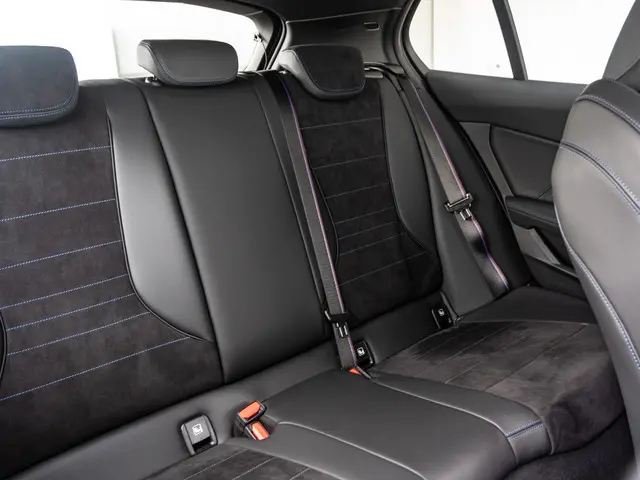BMW 1 Serie 120 5-deurs 2024 Benzine 14