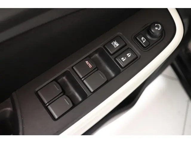 Suzuki Swift 1.0 Stijl Smart Hybrid 2018 Benzine 19