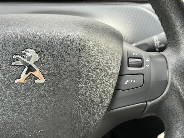 Peugeot 2008 1.2 PureTech Signature 2019 Benzine 22