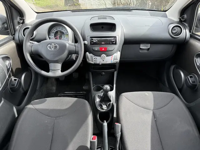 Toyota Aygo 1.0 VVT-i Now 2014 Benzine 7