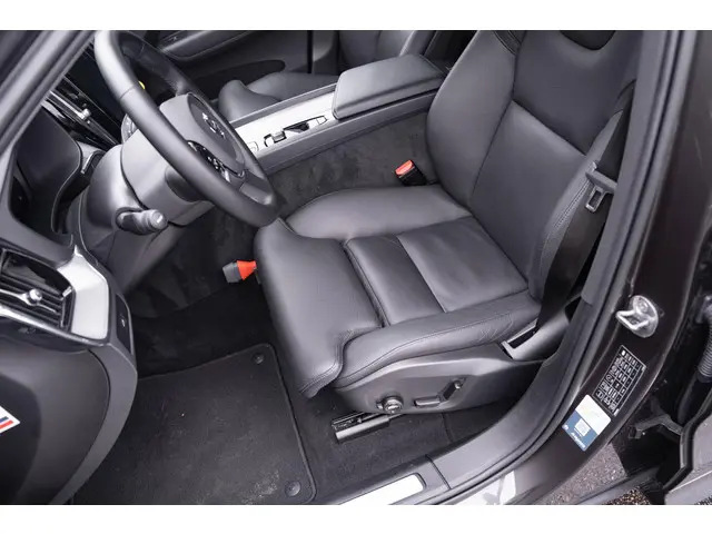 Volvo XC60 B5 Plus Dark 2023 Benzine 29